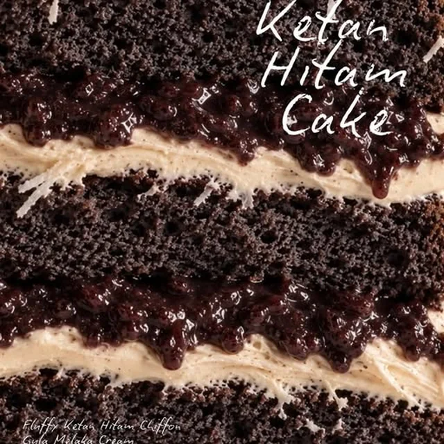 Momma Jakarta ketan hitam cake cut open to show its black glutinous rice layers