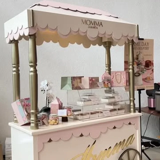 The pink Momma Jakarta pop-up cart